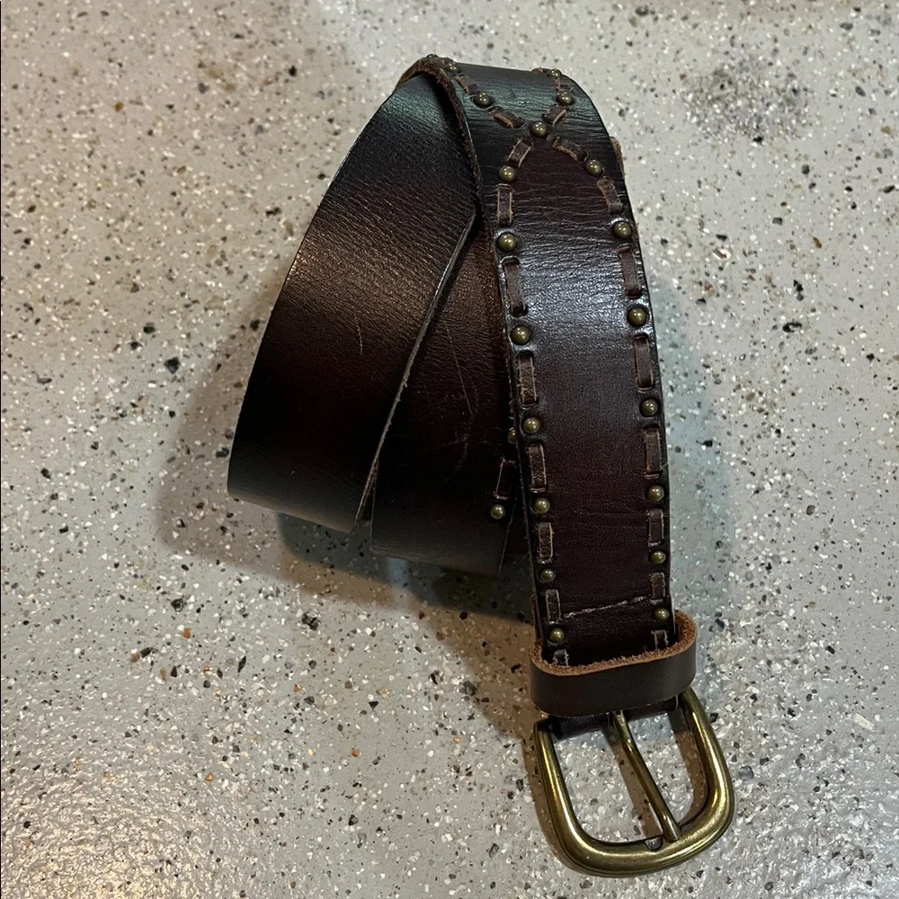LEATHER LACED AND STUDDED BELT WITH ROUNDED GOLD TONE BUCKLE BRN SIZE 41 UNISEX
